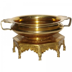 Brass made electic & articraft hand made hurli with chowki By Aakrati